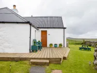 Bothan Aonghais Hotels near Wowballz
