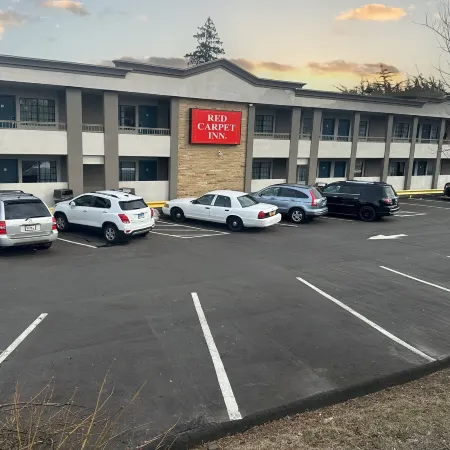 Red Carpet Inn - Stamford