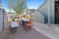 Stylish "NEW" Home- Hot Tub - Near Downtown, Phx Airport, and ASU
