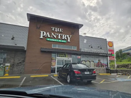 Swan's Romantic 1 Bedroom Couples Getaway!!! IT's Christmas Time in the Ozarks!! Отели в г. Брэнсон