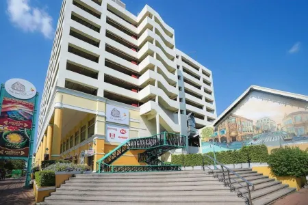 Siam Subway Hostel & Café