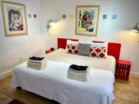Central Location, Balcony Access at Marfa House Rio Concho Hotel di Marfa