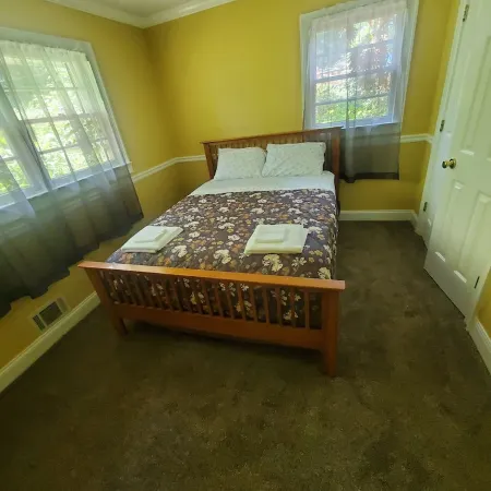 Specious and Cozy Ranch home with moonlight windows near Stone Mountain Park