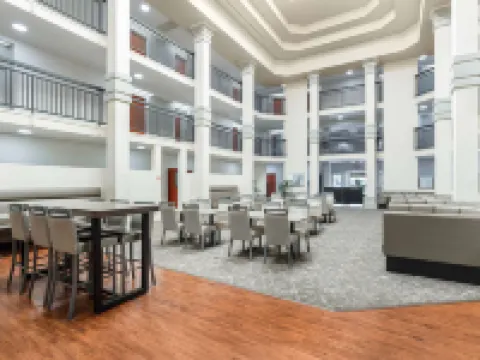 Best Western Plus Villa Del Lago Inn Hoteles en Condado de Stanislaus