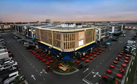 Kyoto Boutique Hotel Отели рядом с достопримечательностью «Mosque Tanjung Puteri Resort»