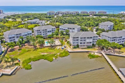 Spectacular Resort Amenities - Southern Charm Resonates