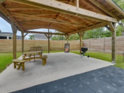 The Mermaid Cottage! Centrally Located, Pool, and Loaded with Extras! 沙洛特酒店