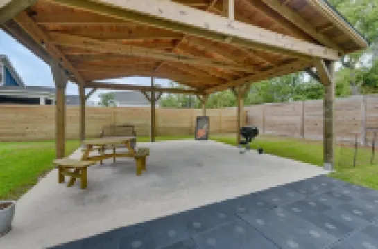 The Mermaid Cottage! Centrally Located, Pool, and Loaded with Extras! Hotels in Shallotte