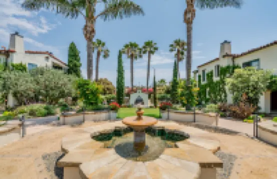 Charming Condo with Covered Terrace and Ocean Breezes - Cozy Escape Hotels in East Beach