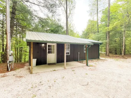 "Moon Glow" Cabin - Cozy Climber Retreat in Muir Valley w/ Hot-tub!