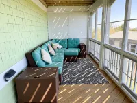 Waterfront Deck and Tandem Kayaks - Charming Nature Retreat