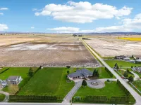 New Skagit Tulip Farm Estate 3 beds 2 baths Hotels in Skagit County