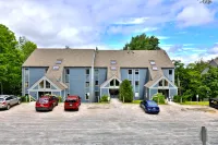 Gas Fireplace and Entertainment Options Await You - Cozy Retreat Hotels in Killington