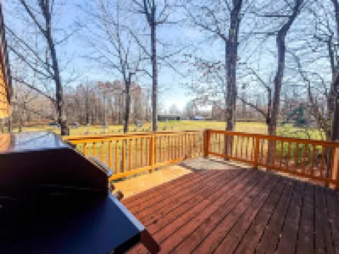 Sauna and Fireplace Retreat - Spacious Family-Friendly Haven