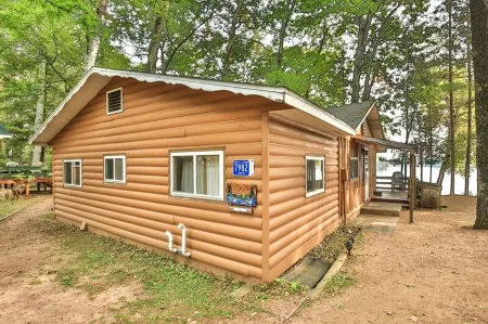 Serene Lakefront Haven - Lakeside Deck, Fireplace, Grill