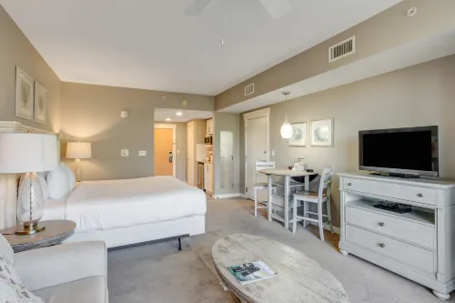 Scenic Views and Resort-Style Pool - Tranquil Studio Oasis Hotels in Walton County