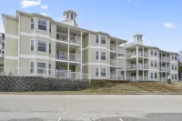 Lake Access, Cozy Fireplace, Mini Golf Fun - Stunning Escape Hotels in Kimberling City