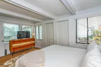 Walk to the beach or pool in this cozy villa. 2 deck spaces with 2 golf carts for enjoyment