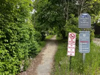 Two Patios and Outdoor Dining Experience - Stylish Coastal Haven