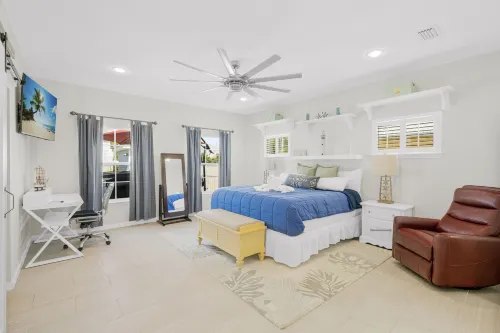 Charming Home with Hot Tub and Enclosed Florida Room - Cozy Retreat Hotels in Upper Grand Lagoon
