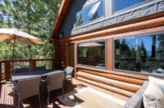 Stunning Lake View and Cozy Deck - Idyllic Mountain Retreat