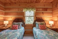 Lions Den- Luxury High Country Mountain Escape!