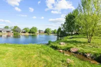 Tranquil Setting and Scenic Access - Charming Nature Retreat Hotel a Garden City