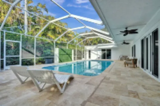 Stylish Florida vibes retreat close to the beach Hotels in Oakland Park