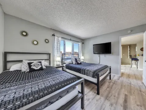 Mountain Views and Wood-Burning Fireplace - Inviting Mountain Haven