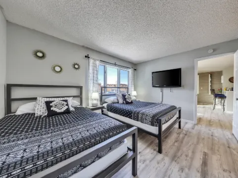 Mountain Views and Wood-Burning Fireplace - Inviting Mountain Haven