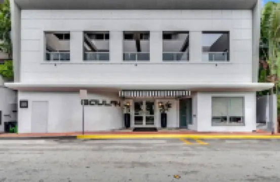 Rooftop Pool and City Views - Stunning South Beach Sanctuary