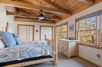 Charming Cabin with Hot Tub and Scenic Decks - Cozy Mountain Retreat