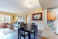 Walk to slopes - Village condo with balcony, views, hot tubs, & gym