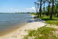 Bayfront Vistas and Private Pool - Spectacular Coastal Retreat