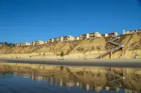Ocean Views and Stylish Comfort - Spacious Top-Floor Retreat
