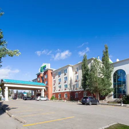 Holiday Inn Express & Suites EDSON by IHG