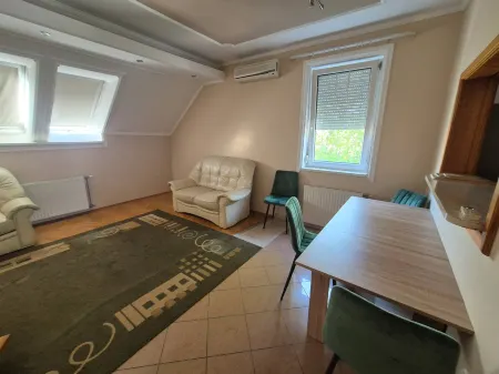 Mathias, a Spacious 2-Bedroom Apartment with 2 Bathrooms & Private Parking