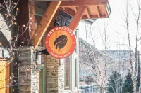 Luxurious Amenities and Ski Valet Service - Stunning Alpine Retreat Hotels in Cambridge
