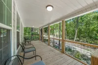 Charming Cabin with Fire Pit and Hammock - Tranquil Mountain Retreat Hotels in DeKalb County