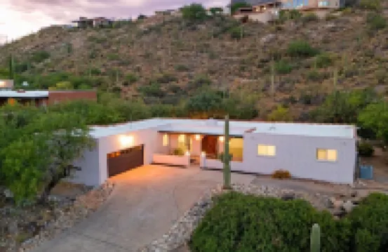 Family Friendly Modern Foothills Pool Hot Tub Sleeps16