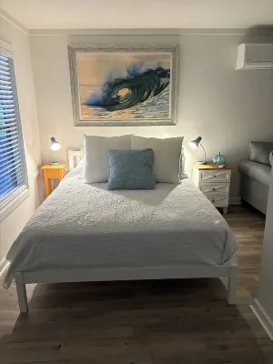 Secret garden retreat 3 minutes from the beach in the heart of Duck!