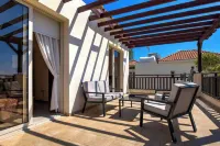 Coral Bay Villa - Sleeps 6 - Pool - Parking Hotels in Peyia