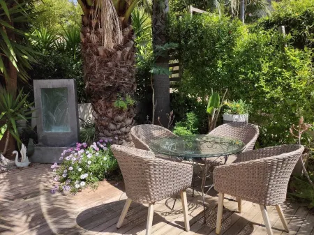 Maison d'hôtes Coeur d'Hérault - Gîte et Chambres d'hôtes - Spa & Massages Отели в г. Сен-Гиро