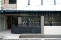 RedDoorz Hostel Near Kota Lama Semarang Hôtels à : East Semarang