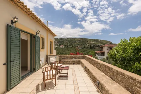 Lavender Garden Retreat - Secluded Seaside Getaway