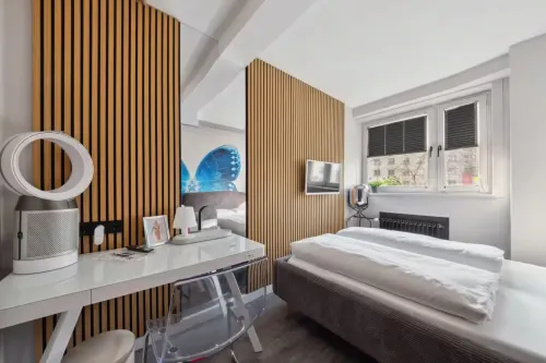The Room 44 - Hostels
