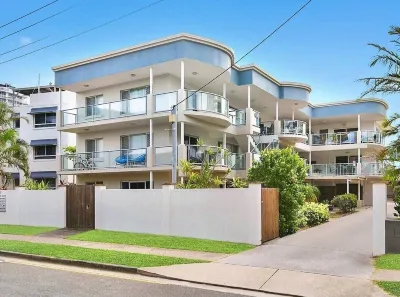 Cranbourne Court Beachside Apartments Hotels in Maroochydore
