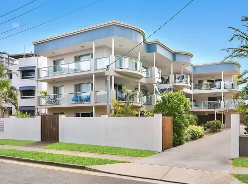 Cranbourne Court Beachside Apartments Hotels in Maroochydore