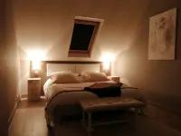 La Douce escapade Loft & Spa : Location loft tout confort moderne avec chambre, jardin minéral, terrasse, spa privatif et parking clos à Sizun dans le Finistère en Bretagne | Séjour et week-end insolite en amoureux Hôtels à : Landivisiau