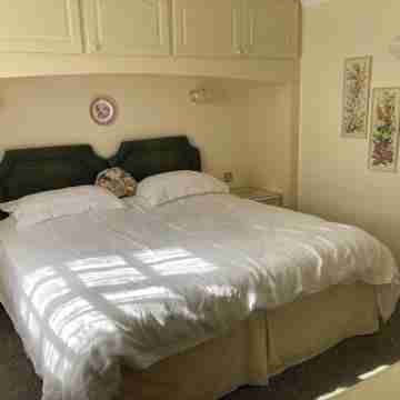 Heron View Riverside Retreat in Peaceful Rural Hamlet near Roman Town, Alcester Rooms